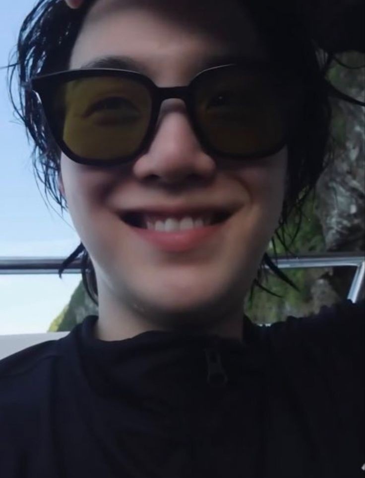 행복한 일요일 그리고 재미있게 보내세요 아미! 😎