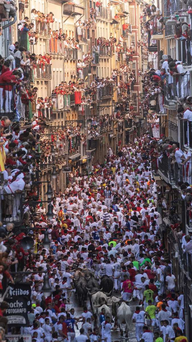 El toro como centro de la fiesta. Viva San Fermín!.