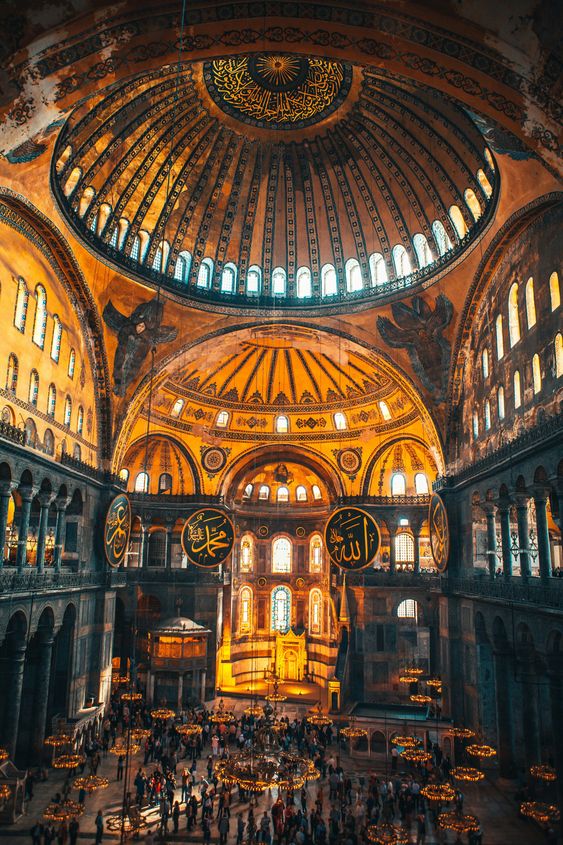 CenturyCruises's tweet photo. The Hagia Sophia is not just one of the oldest surviving buildings in Istanbul, but also one of the first large-scale domed buildings in the world. 

#VisitTurkey #TravelGoals #GradnCenturyCruises https://t.co/KZoK76Zxtd