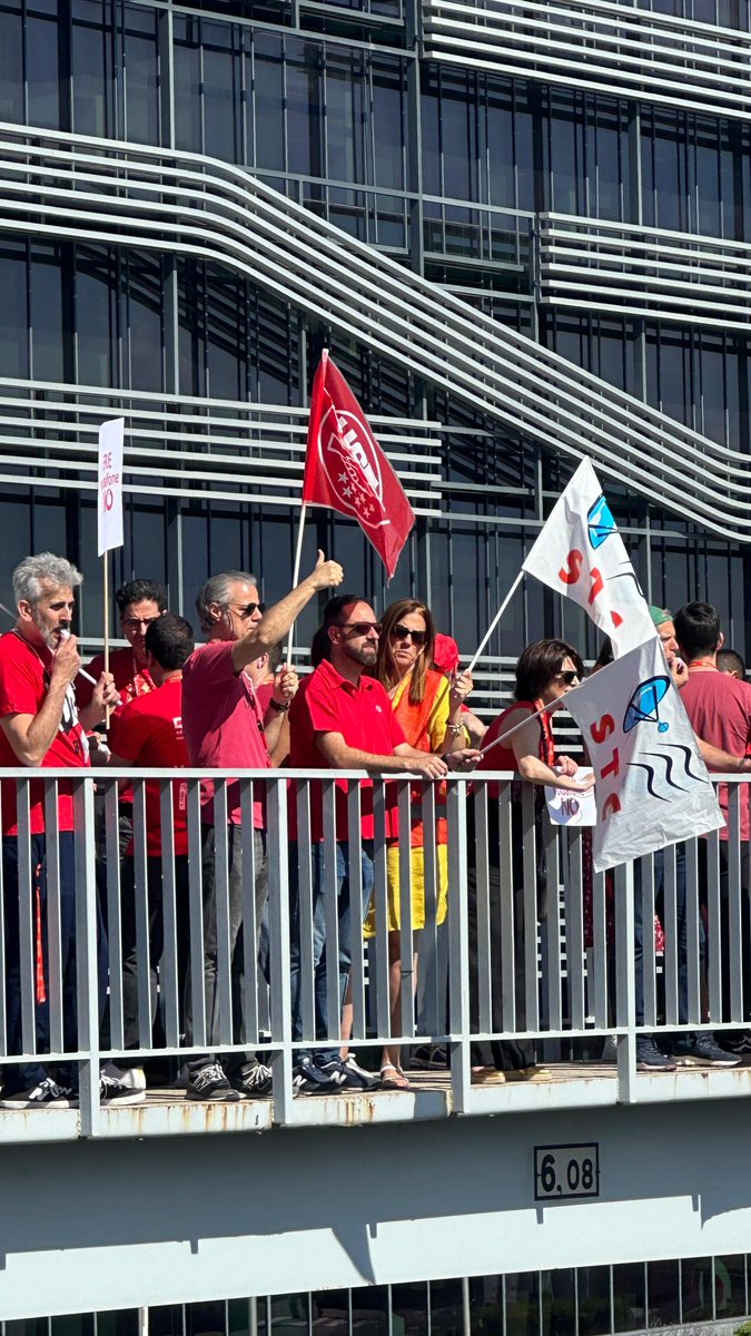 Esta es la línea a seguir!!!La semana que viene es importante seguir aún más con los Paros y las huelgas!! Ministerio de trabajo y transparencia Donde está el acuerdo con Zegona, la inversión y la protección de empleo?