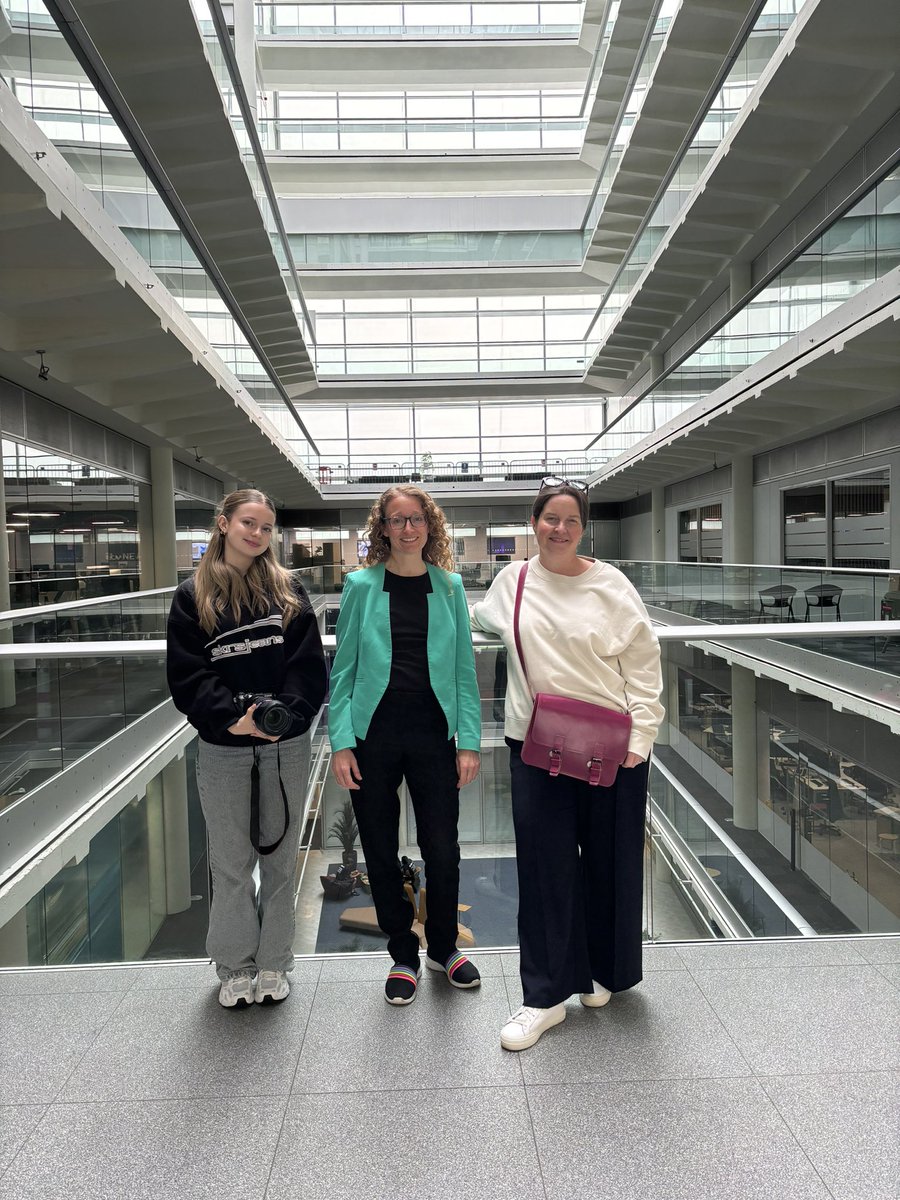 A very early start this morning to accompany <a href="/PookyH/">Pooky Knightsmith</a> to <a href="/bbcsml/">BBCSundayMorningLive</a> 

Thanks so much for having us (and for inspiring my Daughter too!)