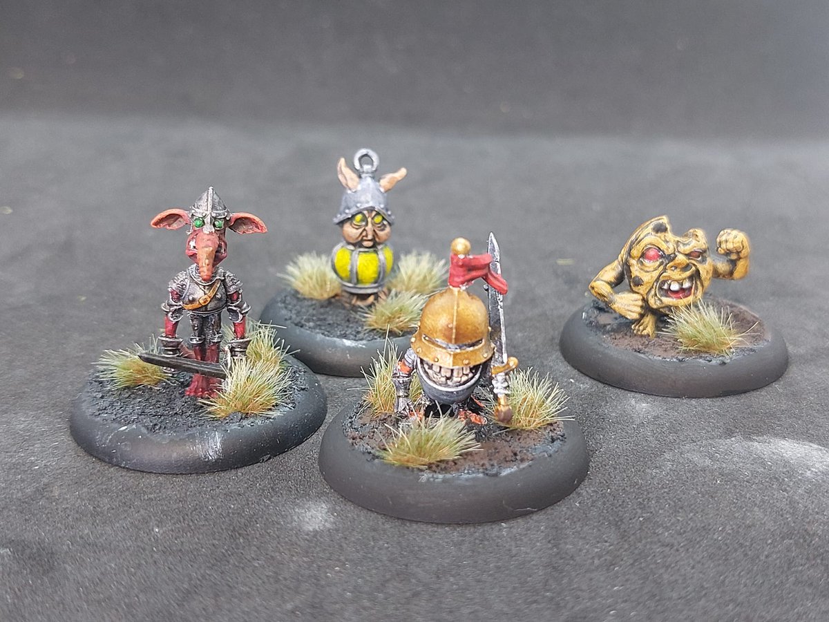 TSGJosh's tweet photo. Happy Sunday everyone, hope you all have had a fantastic weekend so far? What are you guys working on over the weekend? Iv been painting up some @moonstonegame models from the Shades of Moonreach faction! Really happy how most of these turned out! 

#Moonstone https://t.co/MclSUv046P