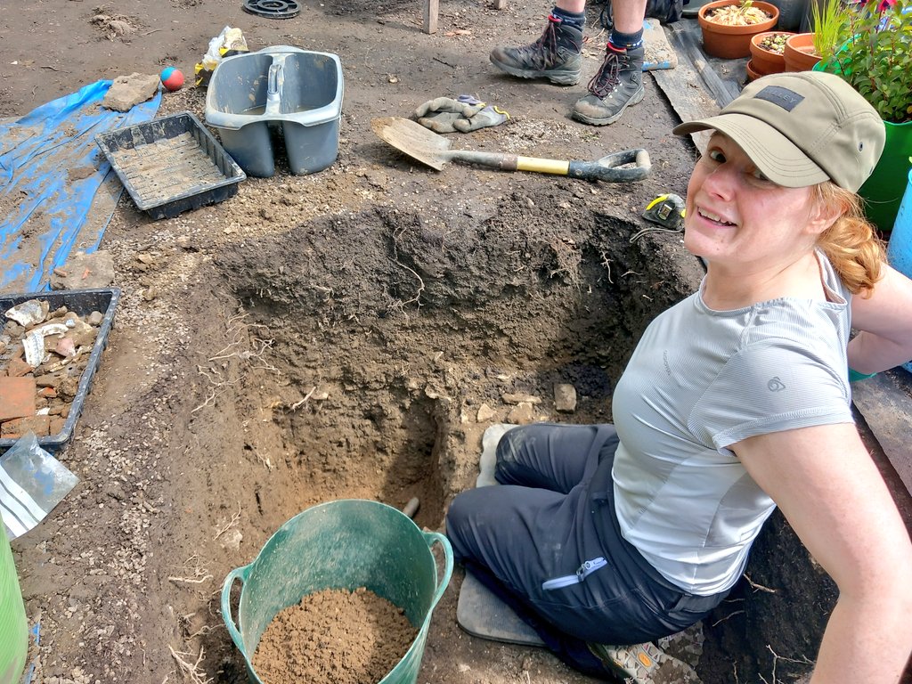 CotswoldArch's tweet image. Ashley, Dottie, and Angus are digging the #TestPit at Westgate Cottage. Angus has found 3 pieces of blue and white pottery that he's been able to fit back together. Other highlight finds from the test pit include a beautiful yellow glass bead and a small metal button. More