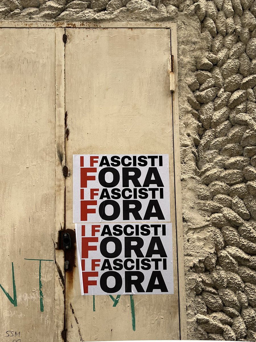 nipiloma_'s tweet photo. Partout en France l’on resite et l’on refuse le retour du fascisme.
Vu à Aiacciu / Ajaccio l’autre jour :
#iFascistiFora #LesFascistesDehors https://t.co/yXIt96GiYE
