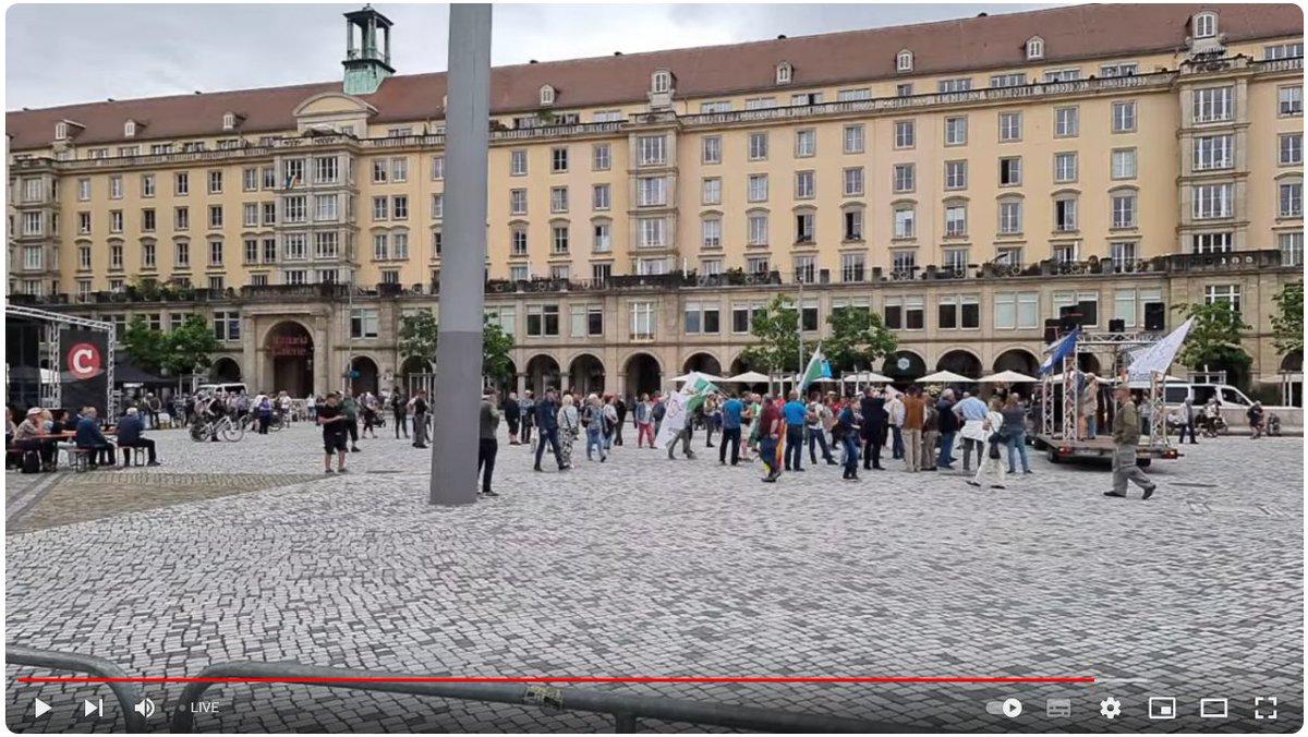 BRechercheteam's tweet photo. Schaut so aus, als bewegt ihr mal wieder die Massen in #Dresden Vor Ort schon #MarcusFuchs, #MaxSchreiber, Elsässer, Emer, Ansar, Weichbirne. #DD0707 #FreieSachsen #Compact https://t.co/KiP6msytGS