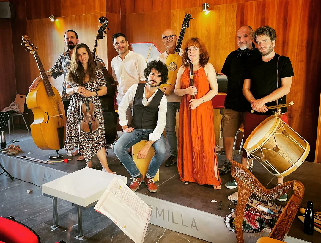 iliber_ensemble's tweet photo. 💿🎶 ¡Grabación terminada! El pasado miércoles terminamos el registro de la integral del #CódiceTrujillo del Perú en el que será nuestro tercer álbum. ¡Estamos deseando que escuchéis el resultado!

📸 @gusbernal

#ÍliberEnsemble #CodexTrujillo #MestizsjesSonoros #NuevoDisco https://t.co/oRnOdVB3v5