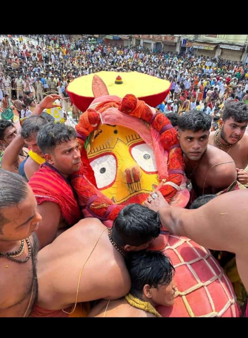 KrushnaChPanda's tweet photo. #HappyRathYatra #RathaJatra #happyrathyatra2024 #rathyatra #RathYatra2024 #rathyatrafestival #jaijagannath #JaiJagannathSwami #jagannath #puri #jagannathpuri #lordjagannath #ରଥଯାତ୍ରା #ଘୋଷଯାତ୍ରା #ରଥ #photooftheday2024 #Odisha #indianfestival #carfestival https://t.co/J6Fk7RwrrD