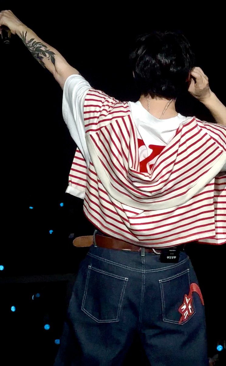seasons_10cm's tweet photo. 240707 10CM 팬콘서트 YOU 막콘

마이크에 ♡정열♡ 써져있어 ㅜㅜ
진심남자가미칠정도로귀여워요

#권정열 #10CM #십센치 https://t.co/tjCOmvP3V4