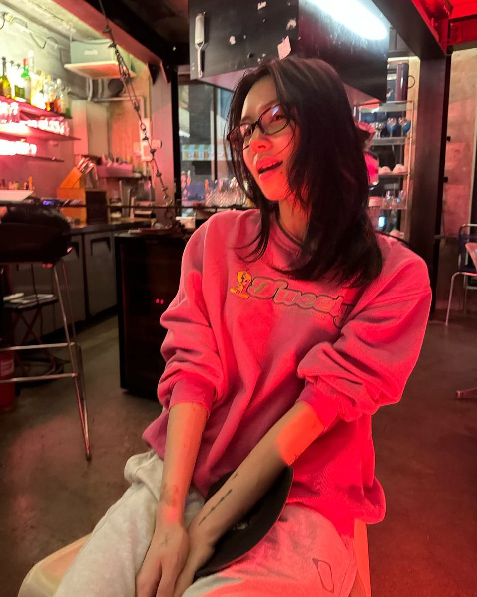 garun15's tweet photo. これは店に来る女全員沼らせてそうなチェヨンさんじゃん https://t.co/bZJWhvzcOm