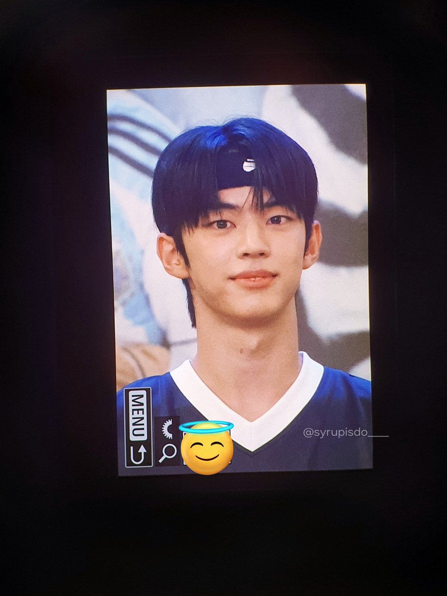 힝구해줬는데 ⸒⸒⸒⸒⸒⸒못찍음이슈 ㅋㅋㅋㅋㅋㅋ큐ㅠㅠㅠㅠ 그리고 찍은거맞나 ..? 하면서 띨롱 ~ 보고 있는 게 넘 웃겨 그래 내가 미안 .......... 아니 근데 도훈아 시간을 좀 주세요 ^_ㅠ