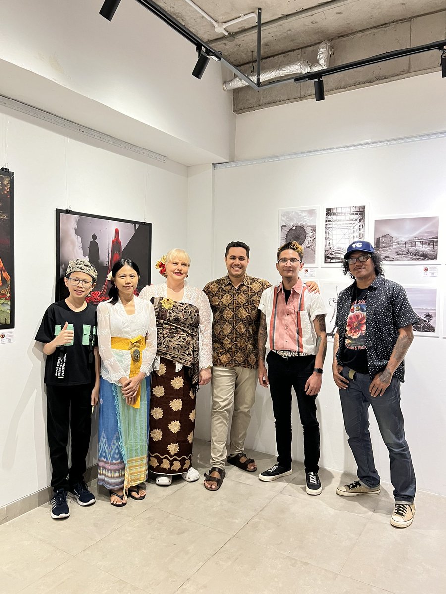Grax Rock (@graxrock_) on Twitter photo GM! With the chair man on BALI ART SPACE 2024
In frame
<a href="/rblbab/">Lily White 🦋</a>
<a href="/LinImelda/">Monimel 💧🔺</a>
<a href="/ruanthchrisley/">Ruanth Chrisley</a>
<a href="/hyudhoutomo/">EMX ARTMERDEKA</a>
@Tez_Town
<a href="/metarupa_/">Metarupa</a>
<a href="/TATartSPACE/">TAT NFT SPACE | A Sunday With Terupa</a>
<a href="/penahitam_arts/">CIRCLE P</a> GM! With the chair man on BALI ART SPACE 2024
In frame
<a href="/rblbab/">Lily White 🦋</a>
<a href="/LinImelda/">Monimel 💧🔺</a>
<a href="/ruanthchrisley/">Ruanth Chrisley</a>
<a href="/hyudhoutomo/">EMX ARTMERDEKA</a>
@Tez_Town
<a href="/metarupa_/">Metarupa</a>
<a href="/TATartSPACE/">TAT NFT SPACE | A Sunday With Terupa</a>
<a href="/penahitam_arts/">CIRCLE P</a>
