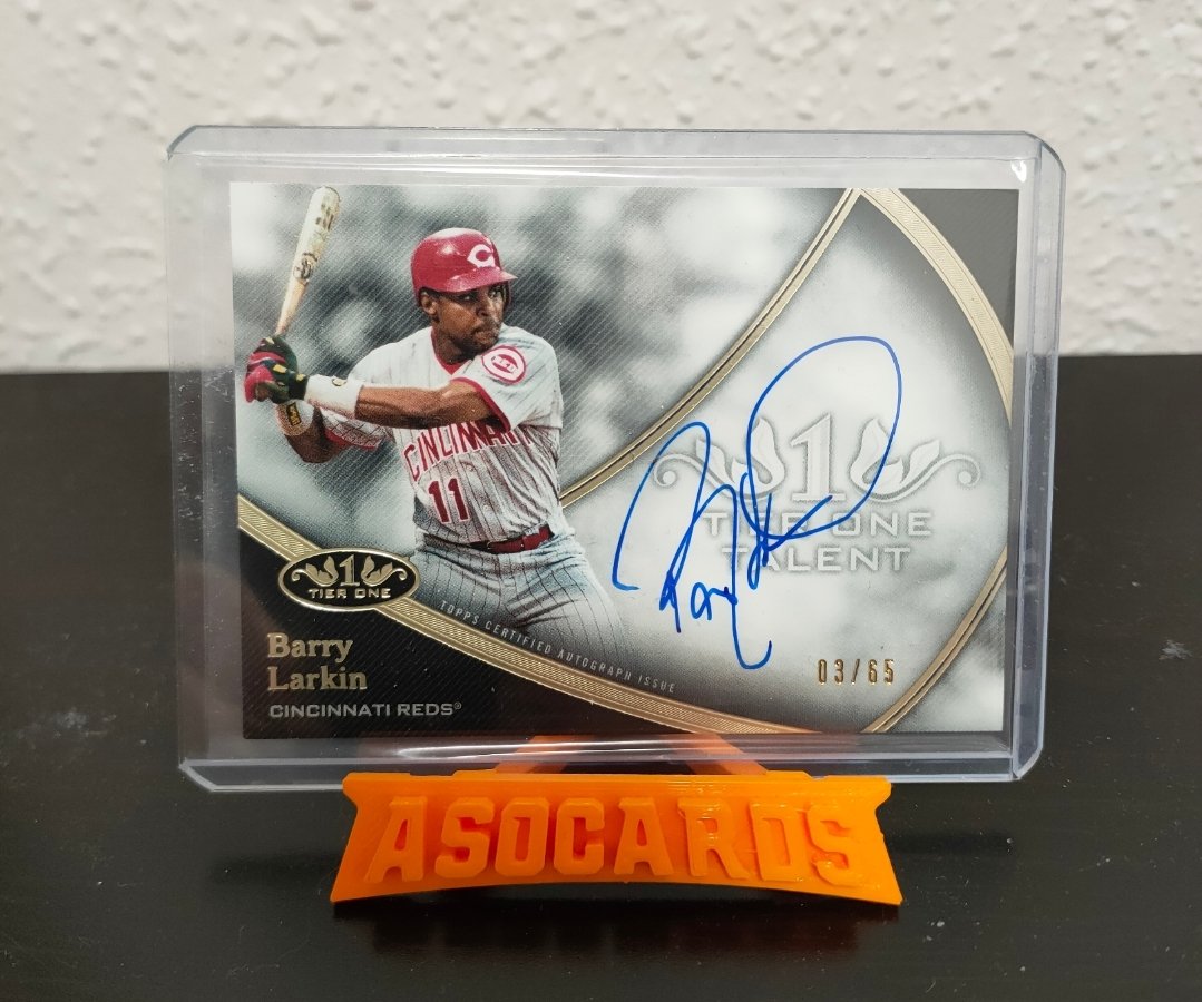 juanrazgz's tweet image. Aquí os dejo mi favorita. Porque fue regalo de mi amigo invisible de la ASO💪, de mi equipo favorito @Reds y de uno de los grandes @BarryLarkin #Reds #Asocards #BarryLarkin
