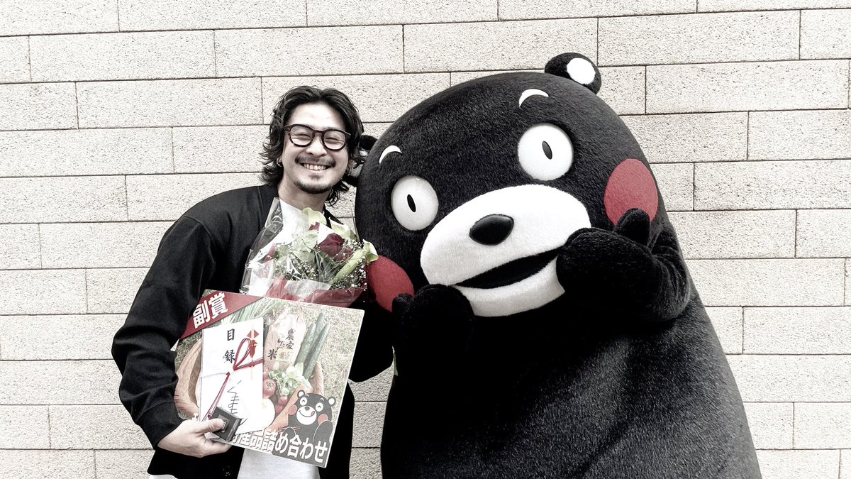 como_desert's tweet image. くまモン15周年の記念ロゴマークのコンペに応募し、さまざまな過程を経て優勝しました!🏆

国内外から674点の応募があり、その中から書類選考で10点に選んでいただきました。
一般公募は2108票もあったと聞いて本当に驚きです😭

応援してくれた方、投票してくださった方々、本当にありがとう🙏✨