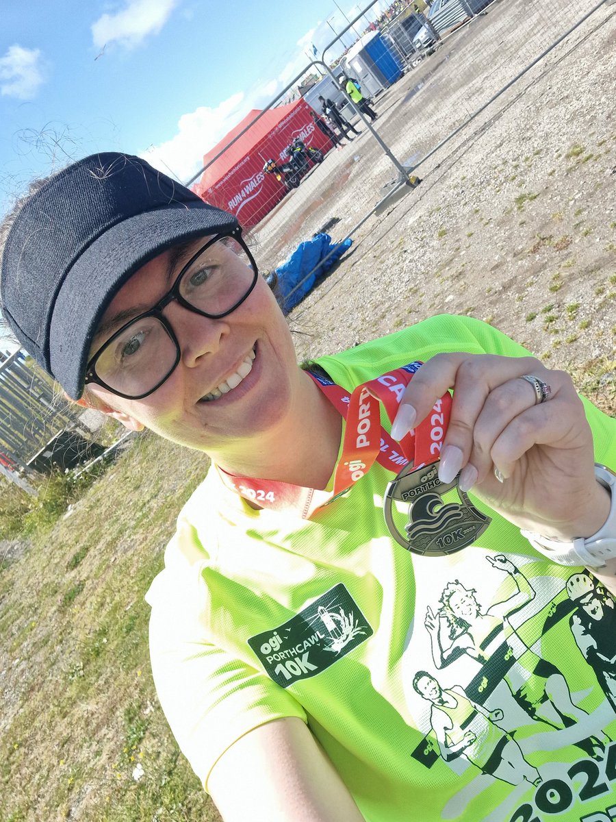 Rebecca 😁 tweet media