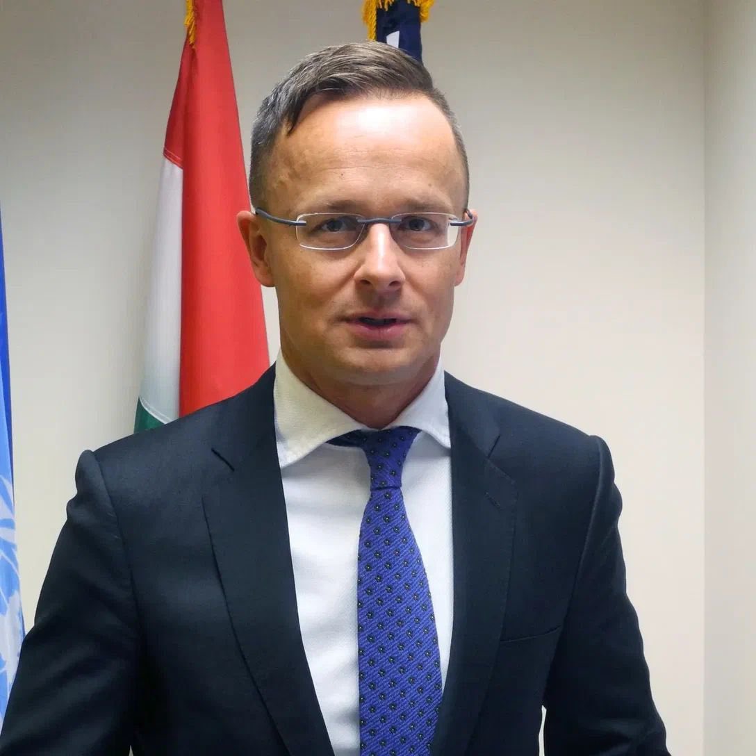 Zlatti_71's tweet photo. ❗️Hungarian Foreign Minister Szijjarto advised European politicians to “fasten their seat belts and closely monitor” further steps within the framework of the “peacekeeping mission” of Hungarian Prime Minister Orban, which are expected next week

@ukr_leaks_eng https://t.co/QbEEELfAOD