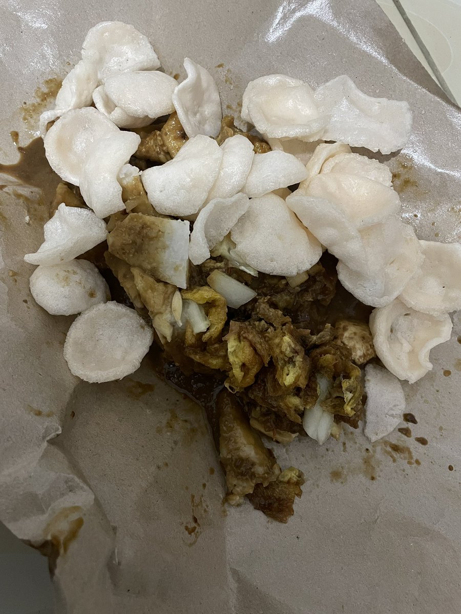 Makan sambil nangis aja la anj 😭