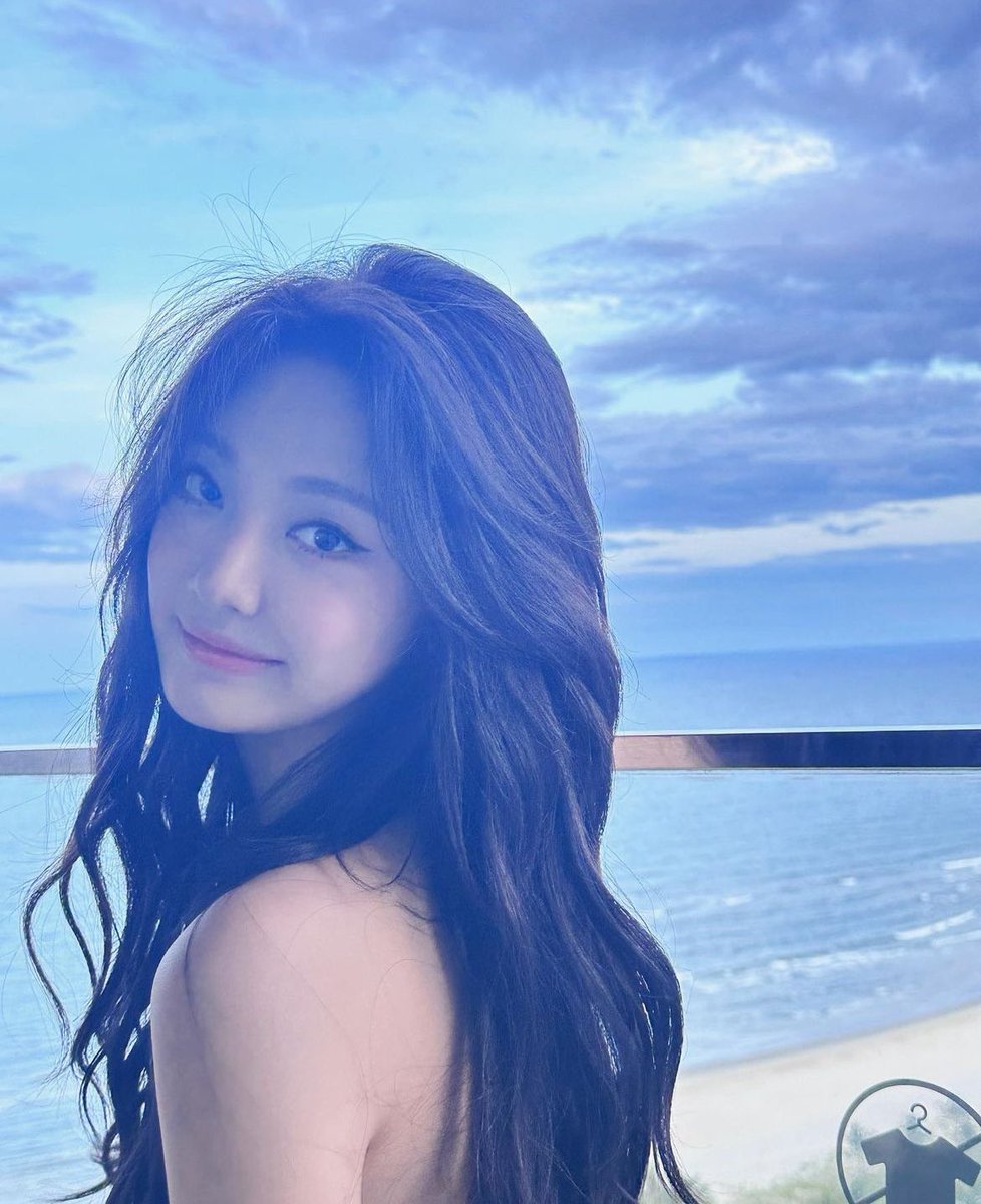 arya park, twenty one. 
theatre major, nepo baby, it girl. 
bisexual, nsfw, mdni.