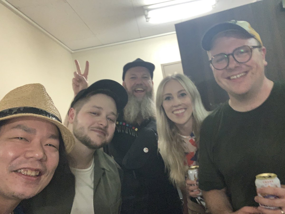 ALICEPACKKAVA's tweet photo. 久しぶりのライブとても楽しく、刺激的！
バンドっていいよね！
カナダ出身スターペインターとっても良いライブでした！音源より生です！間違いなく！！！

#inyourpocket 
#Starpainter
#feelings https://t.co/Z3TMzqUvsQ