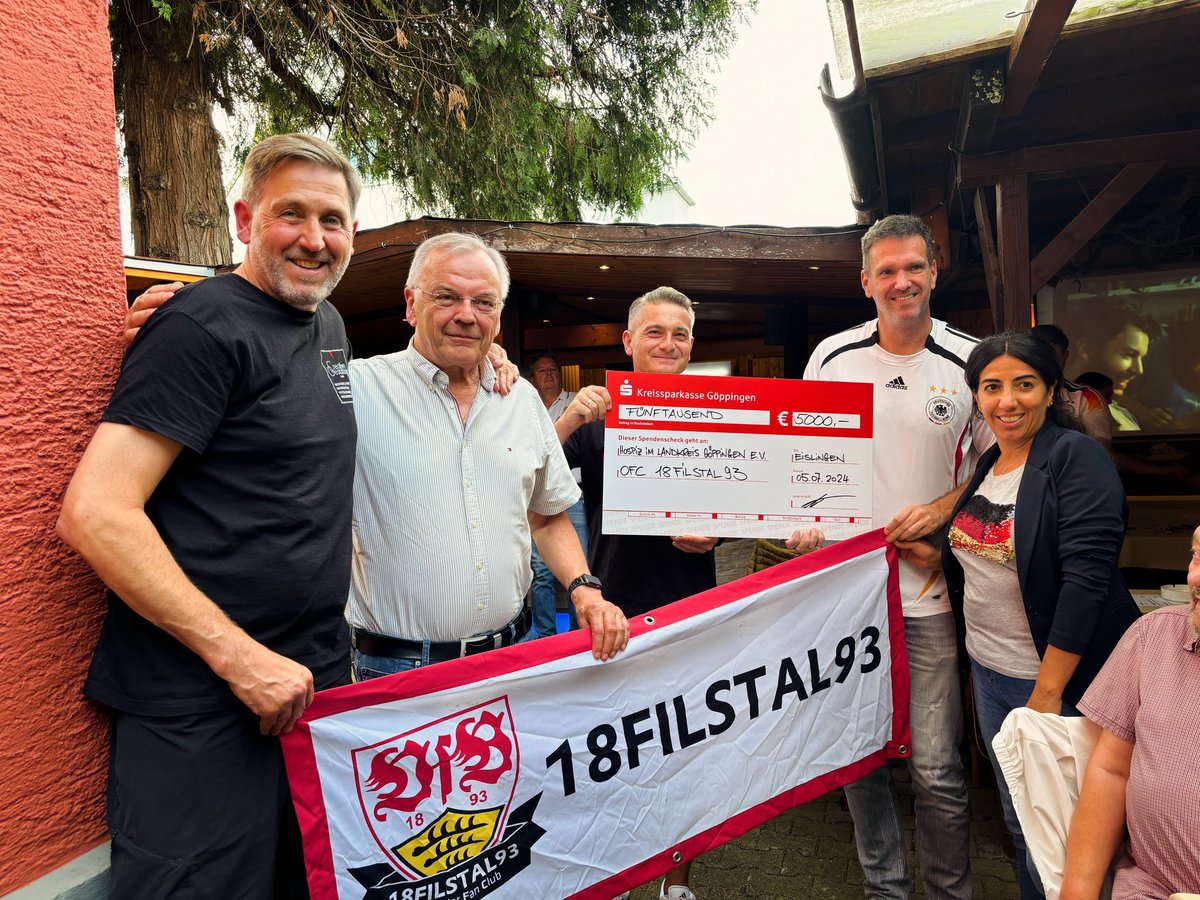 18filstal93's tweet photo. Der OFC 18FILSTAL93 übergibt 5.000 Euro  Saisonspende ans Hospiz Göppingen-Faurndau!! 💪🏻
Weiter zusammen für den guten Zweck! 
#OFC #18filstal93 #VfB #stuttgart #cannstatterkurve https://t.co/c5dx0TcwsW