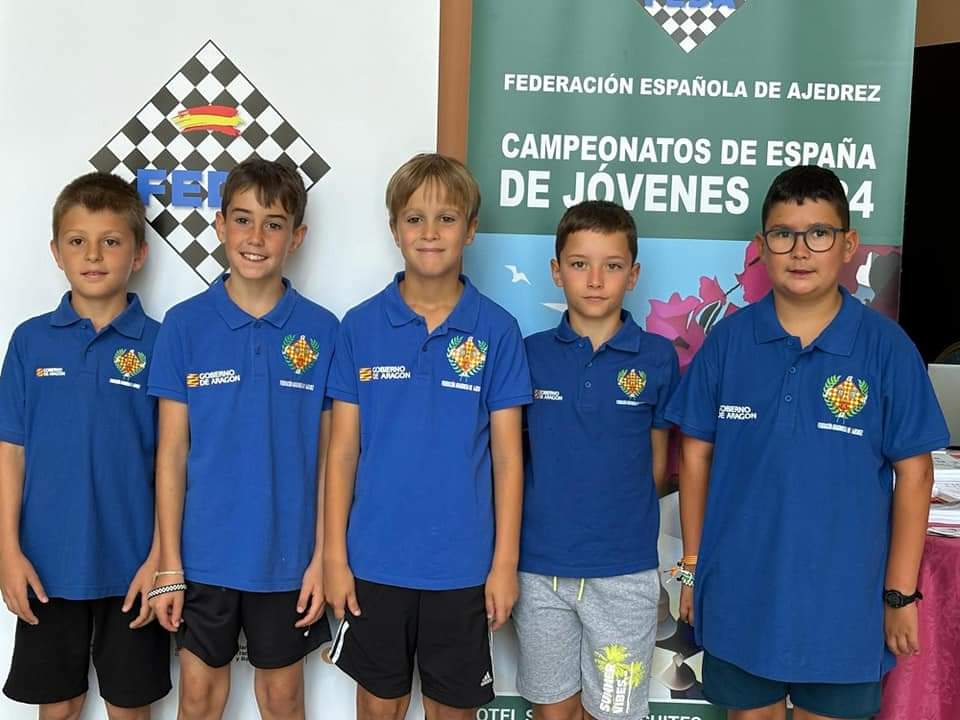 Nuestros jugadores de <a href="/EM_ElOlivar/">Estadio Miralbueno El Olivar</a> Dani Alonso-lej, Izan Sisas, Pablo García Mondoc, Úrbez Bernal y Pablo Anía han terminado el Cto de España de Rápidas sub-10, y de nuevo Dani e Izan han terminado con 6/9 entre los mejores.
info64.org/campeonato-de-…
♟️♟️♟️♟️♟️