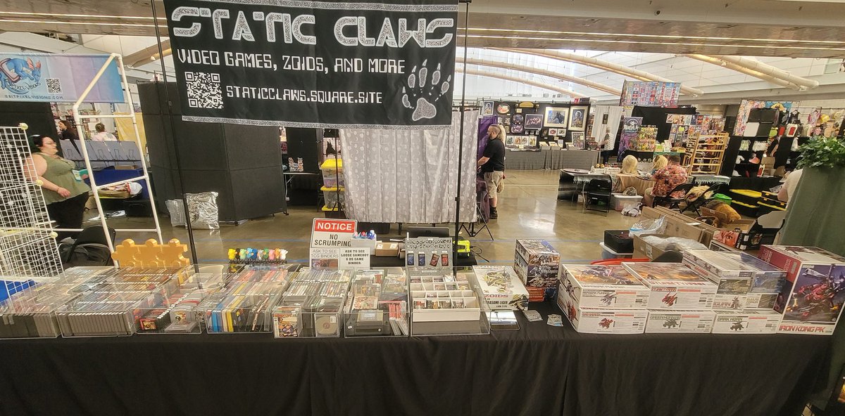 StaticClaws's tweet photo. @anthrocon there's still #ZOIDS and games to take home. Stop by! #AC2024 https://t.co/4yetV2p0WP