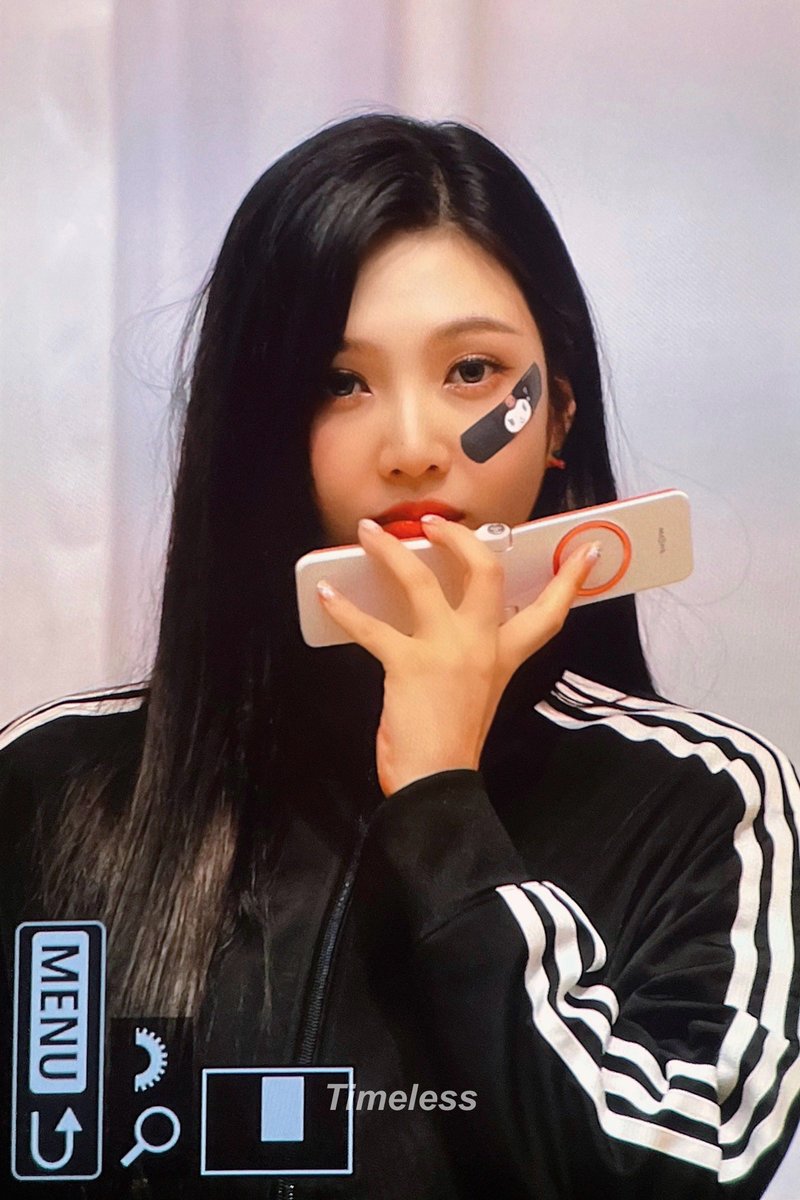 timeless903's tweet photo. 240707 #조이
왤케 잘어울림 . . . 🖤 https://t.co/Ll6aqAUShP