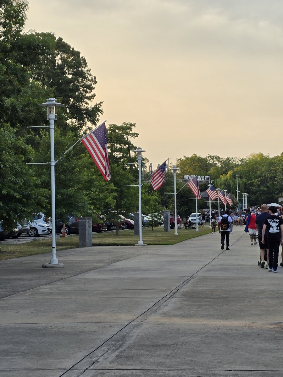 Cultural experience of the week. Enjoying 4th of July fireworks at Festival Park in Fayetteville,NC.#UnitingourWorld <a href="/ParticipateLrng/">Participate Learning</a>