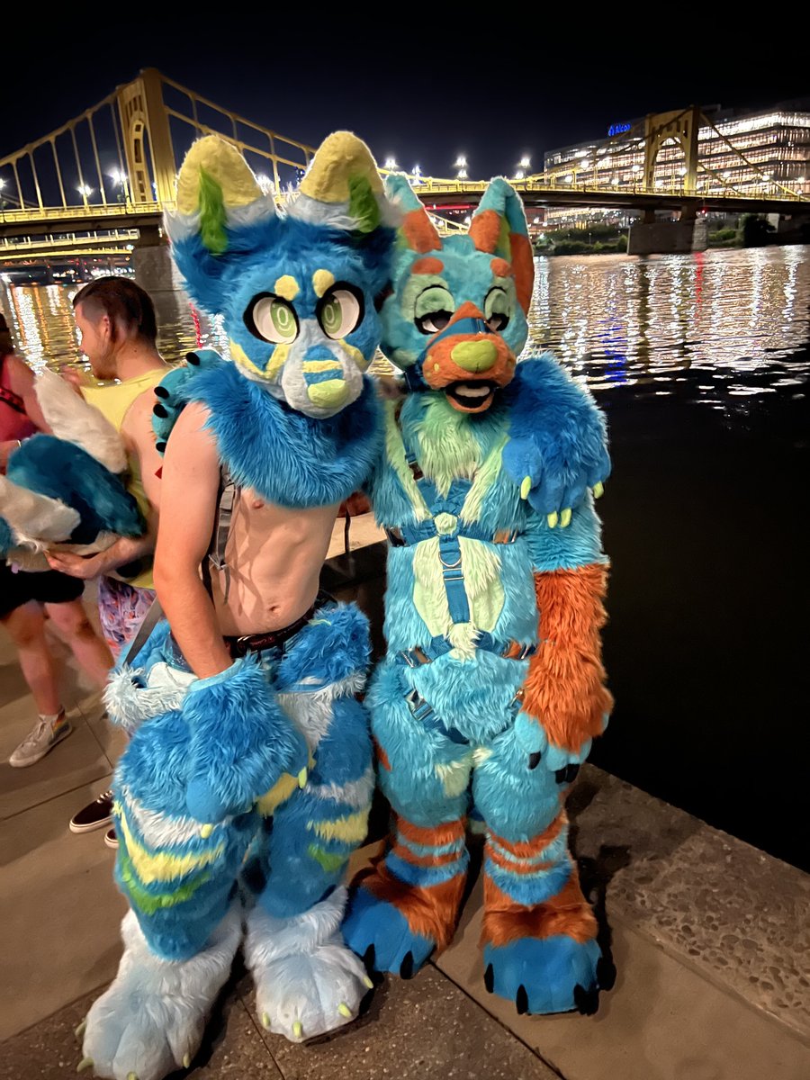 I fucking love furries dude.
#furry #fursuit #Anthrocon2024