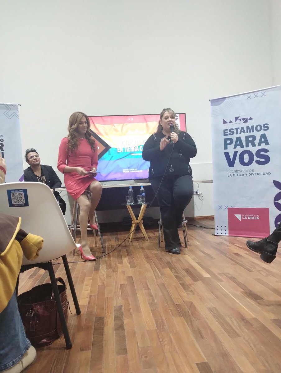 maursediaz's tweet photo. Antología
FUERA DEL CLOSET EN TIERRA CAUDILLA.
#FeriaDelLibroLaRioja
Excelente la organización y cada relato compartido de todas las vivencias que atravezaron cada compañerx movilizaron las fibras del dolor y empatía .
Secretaria de la Mujer y Diversidad. https://t.co/1YPfR7zPqJ