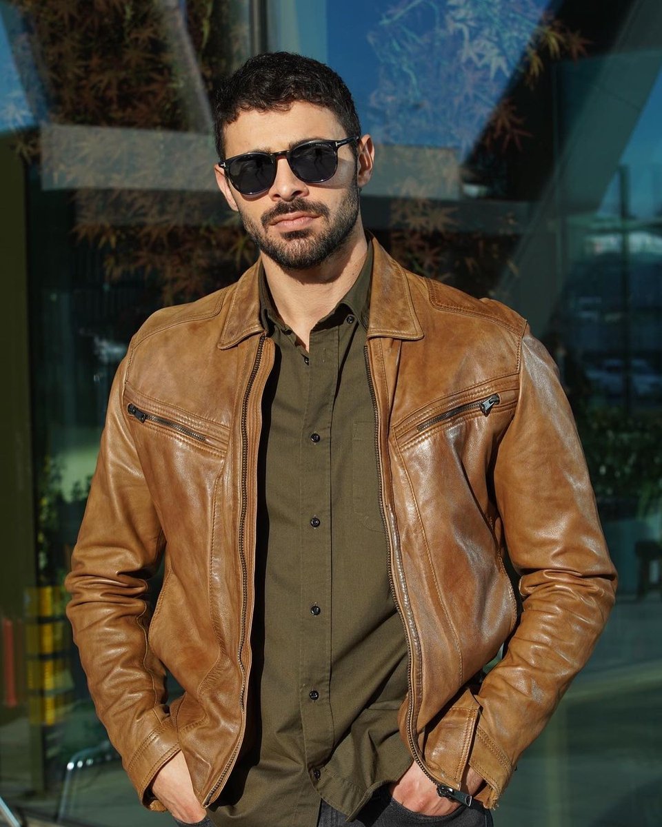 mariolcyrus's tweet photo. Halit Ozgรผr Sari #brownleatherjacket #leatherjacket #jacket #brownjacket #fetish #leatherjacketfetish #leather #leathermen #leatherman #instagram #men #clothes #menclothes https://t.co/ZioSy3dUcy