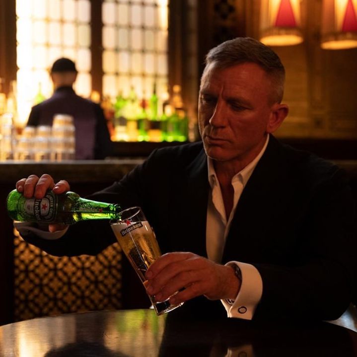 With rumours circulating that Aaron Taylor-Johnson is set to take the reigns as the new Bond, let's reminisce on Daniel Craig wearing our black and white sterling silver enamel cufflinks in the 2020 Heineken advert! 

Who do you think the new bond will be?