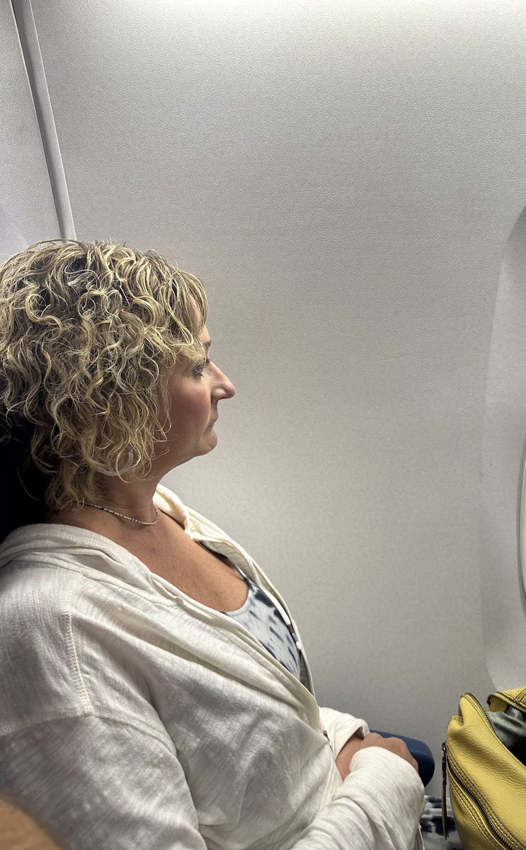 KellyColeMorris's tweet photo. Paid $50 extra dollars for a “window” seat on @Delta. This is my first trip to Mexico and was really looking forward to looking out the window. 👀 I am so disappointed. I want my $50 refunded please! https://t.co/RDnjBORVDM