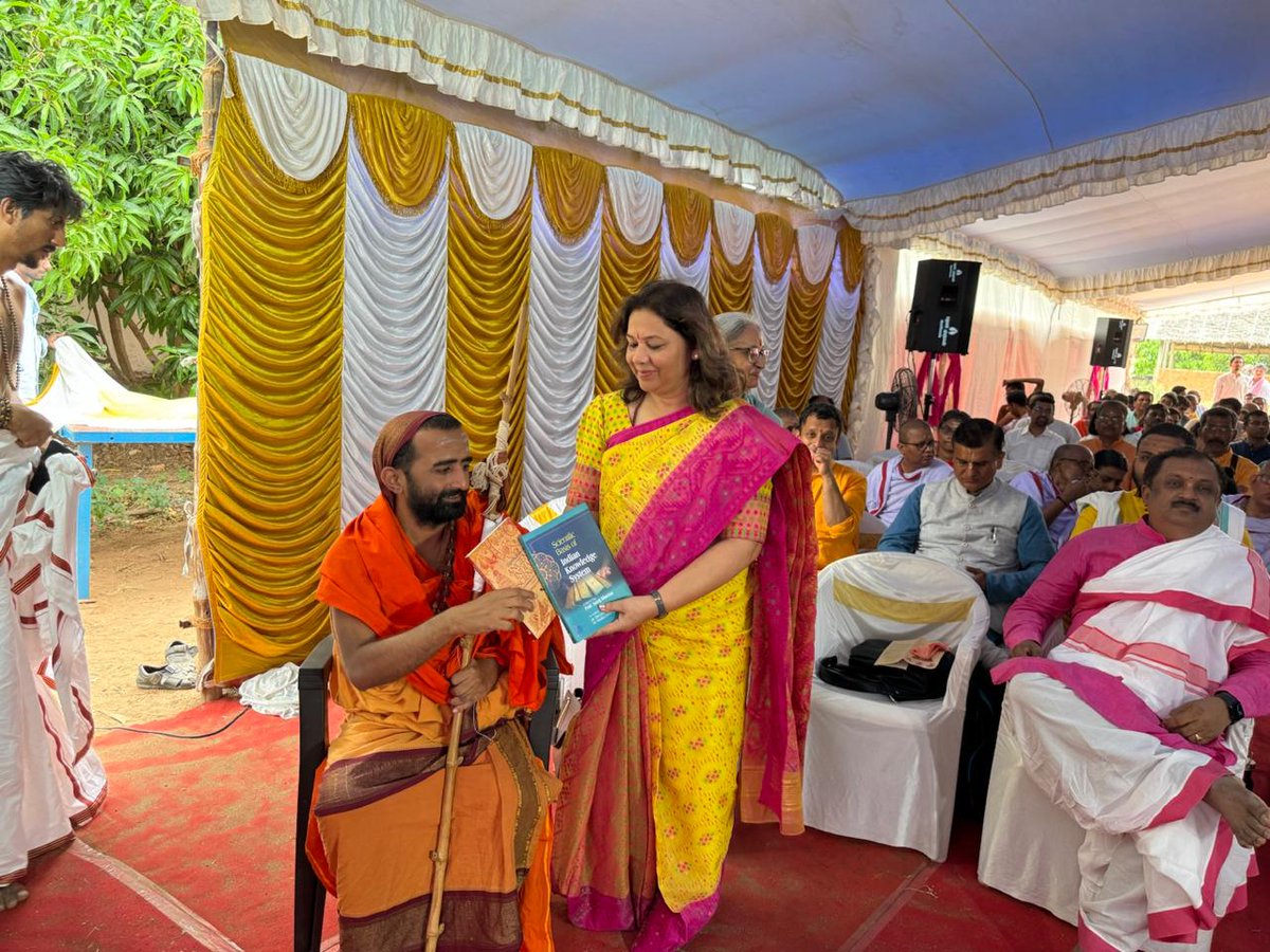 niostwit's tweet photo. Prof Saroj Sharma, Chairperson,#NIOS attended #GurukulaShikshaConference at  Anaadi Foundation Dharma Gurukula, Palani,Tamil Nadu. During the Conference @anaadifdn, @ProfSarojSharma shared the initiatives taken by NIOS in the last few years to promote #IKT across the nation. https://t.co/mSHPglhE4s