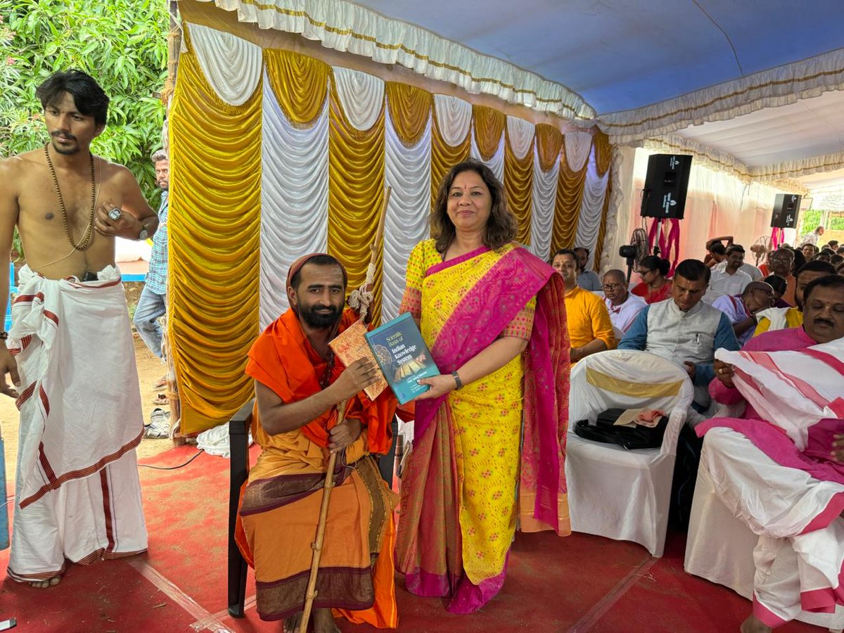 niostwit's tweet photo. Prof Saroj Sharma, Chairperson,#NIOS attended #GurukulaShikshaConference at  Anaadi Foundation Dharma Gurukula, Palani,Tamil Nadu. During the Conference @anaadifdn, @ProfSarojSharma shared the initiatives taken by NIOS in the last few years to promote #IKT across the nation. https://t.co/mSHPglhE4s