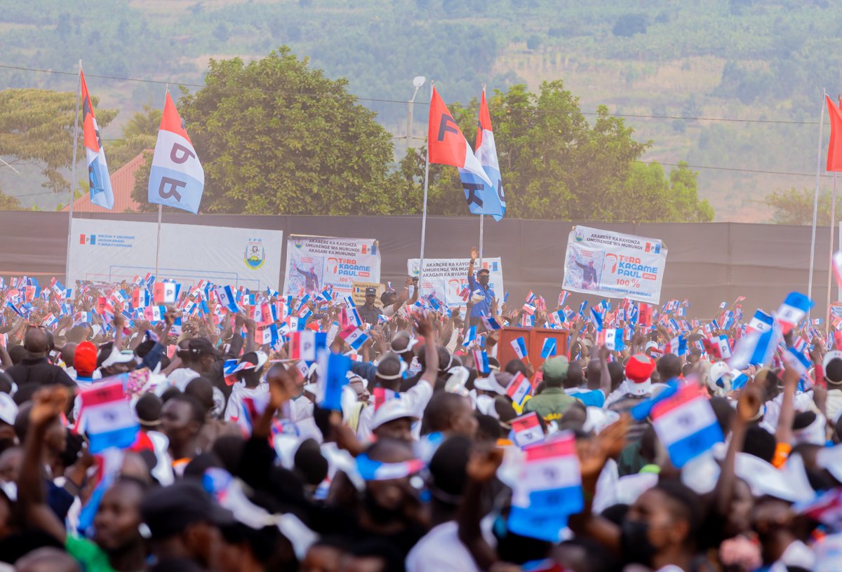 rpfinkotanyi's tweet photo. Over 280,000 supporters from Kayonza district welcomed our Candidate President Paul Kagame in his campaign rally at the Nyagatovu site. 

#ToraKagame24 https://t.co/Z057gleMLh