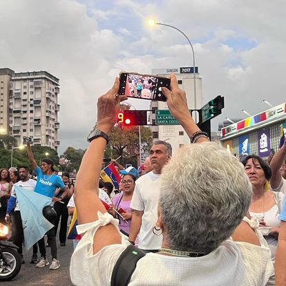 Naky's tweet photo. Como ciudadana exijo respeto para todos los adultos mayores que en este país han visto disminuídas sus condiciones de vida, que perdieron sus ahorros y todos los tributos que le pagaron al Estado para tener acceso a una pensión digna.

Ellos ejercerán también su derecho al voto. https://t.co/LJwlfe2kpd