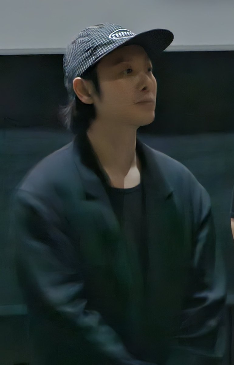 무인 간 친구가 보내준 
소듕한 김동농 사진 한장🥺🖤
#하이재킹 #김동욱
