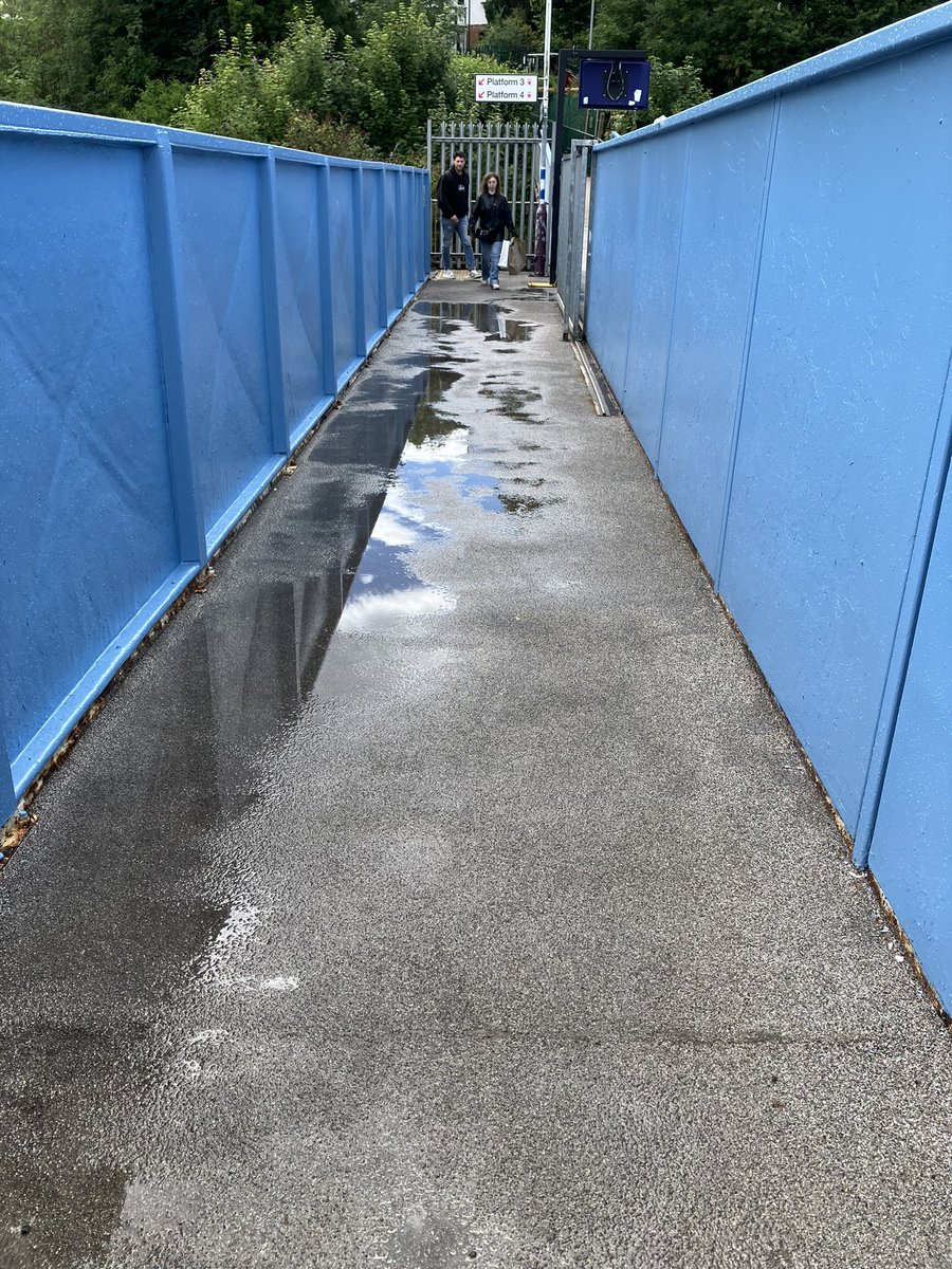 😕 <a href="/networkrail/">Network Rail</a> <a href="/GNRailUK/">Great Northern</a>