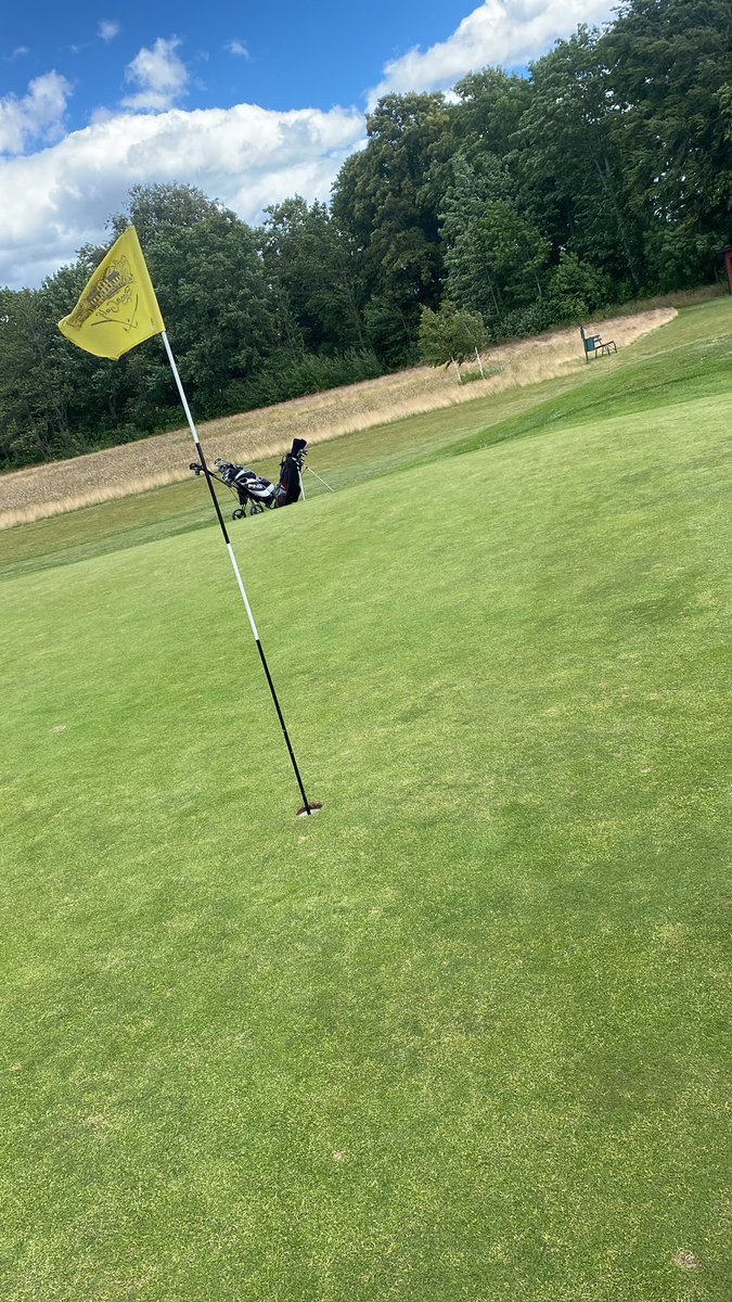 linusjohnssson's tweet photo. Trodde golf var svårt #enkelt https://t.co/D6foKfYkmi