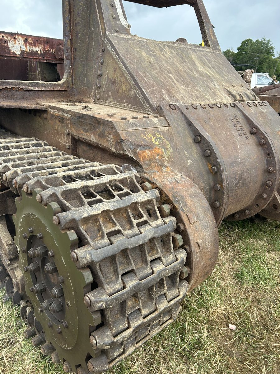 cjayres11's tweet photo. Nice sunny day at capal military show 😂😂😂
Got to love wet and windy England
Olive drab a plenty and plenty of odd things to purchase
#Chefontour #Oddlot #Tanks #Olivedrab https://t.co/BlG7Sw1XNL