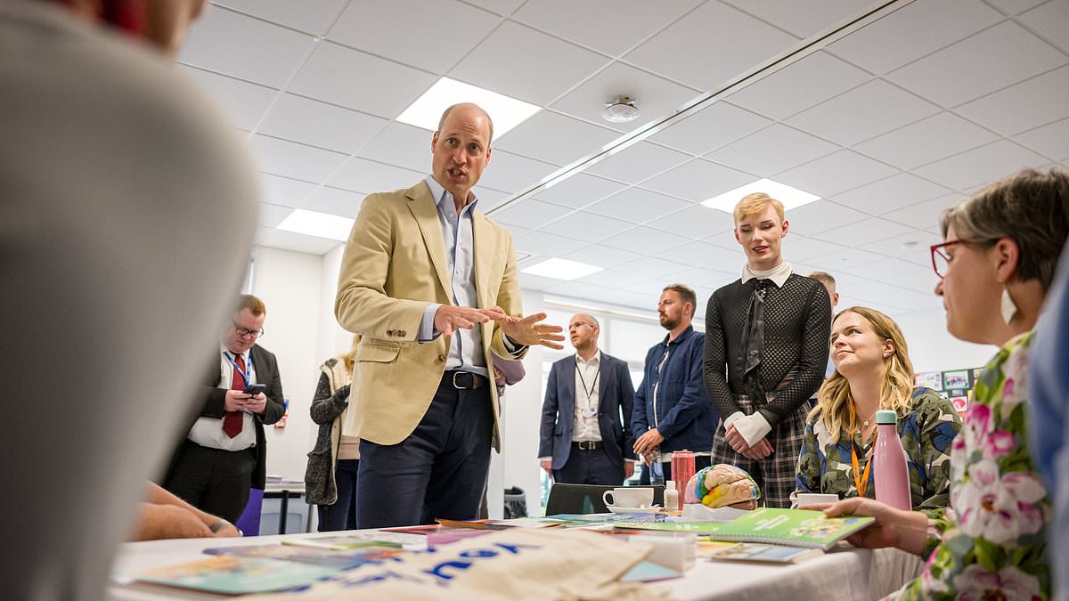 DailyMail's tweet image. Prince William&apos;s bid to end homelessness to be featured in new ITV documentary to be shown this autumn trib.al/5GCN7mq