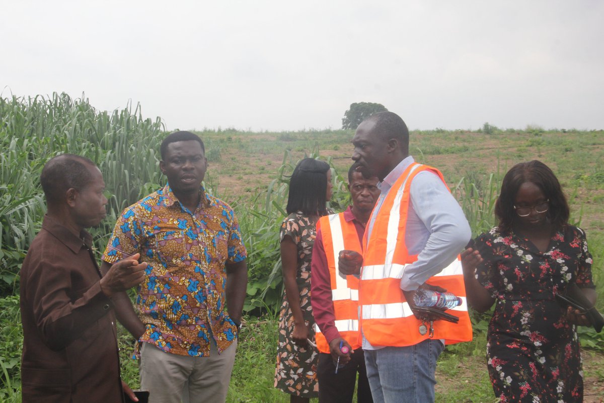 Ace4esafrica's tweet photo. Scientists ground-truthing the CSIR-CRI campus field for land demarcation, water source identification and locating the appropriate place for rice field development that can support all the intended validation trials on both rice and maize production technologies against #SLCPs https://t.co/gdWCOlxiEQ