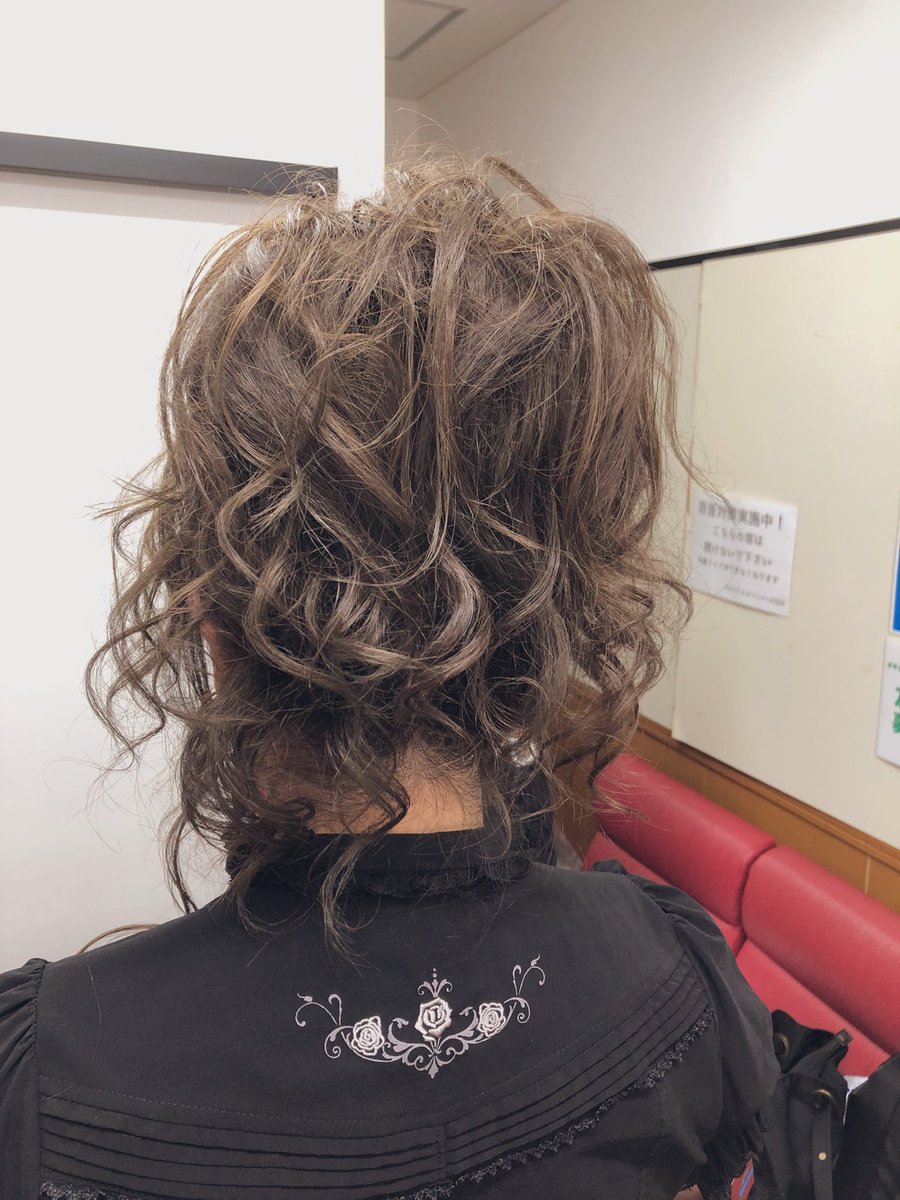 piro_rin_pilow's tweet photo. 今日はライブです！
素敵なヘアメイクにテンションあげあげです🎵いつもお忙しい中本当に感謝です。
サラリーマンからの解放！！
こらた様いつも本当にありがとうございます🎵
@koratta02 @korat00 https://t.co/ZNtudhtL8E