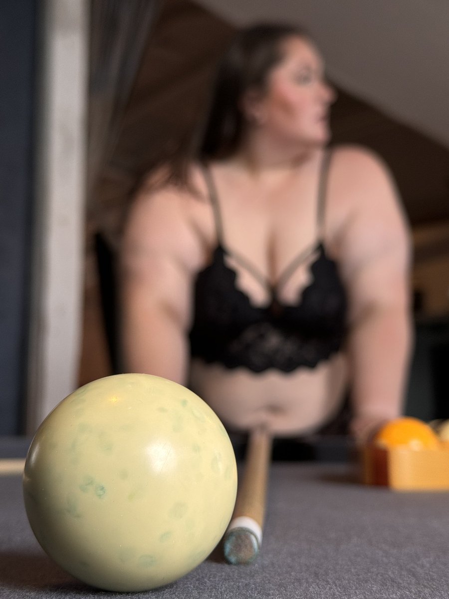 Auch wenn ich euch eigentlich warten lassen wollte - einen Einblick gibt es auf jeden Fall 😇❤️ 
Für mehr zeigt mir wie ihr den repost Button sprengt 🥰 
#bbw #curvy #Bigboobs #NaturalBoobs #nsfwtwt #repostme #retweetme