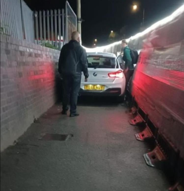 BadlyParkedOx's tweet photo. ‘Just walk round’ https://t.co/9aCW8qo7yB