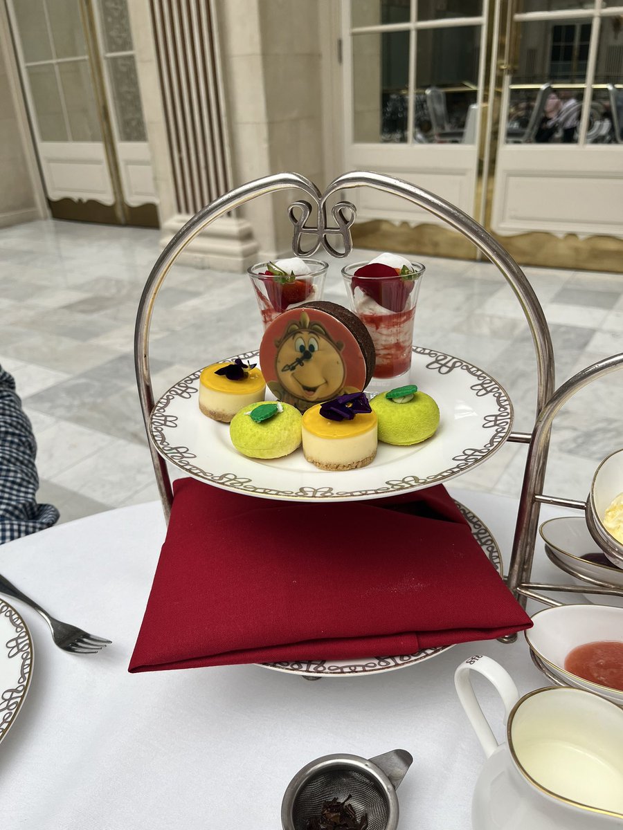 So wanna re live last weekend in London celebrating our 30th anniversary 🥂#mammamia <a href="/MsMazzMurray/">Mazz Murray ☠️</a> as Donna was incredible 👌
Then on Sunday afternoon tea at the Waldorf Estoria was amazing, ended with a England win 🥇