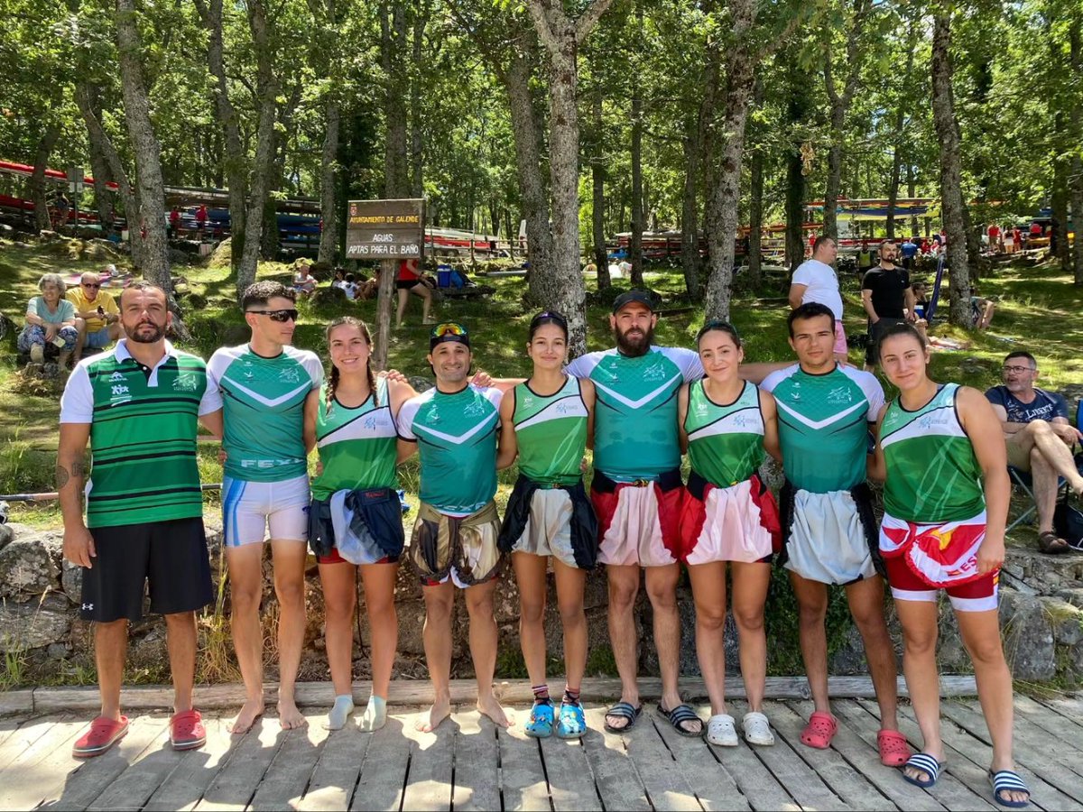 piraguismoextre's tweet photo. 🚣🏽‍♀️ REGATA INTERNACIONAL DE SANABRIA 2024.🚣🏽‍♀️

Un año más contamos con la representación de nuestros K4 masculino y femenino, acompañados del técnico de esta federación @JulilloK .

Cuyos resultados en la jornada del sábado han sido:

🥈 Plata para K4 Femenino.
6️⃣ K4 Masculino. https://t.co/ffffergv41