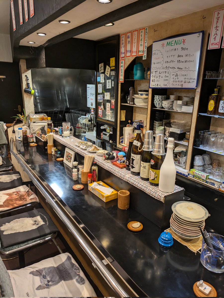 tm807203121's tweet photo. 東大阪市岩田町
にゃんこです！
今お好み焼��はやっていませんが、、
お酒、おでん、唐揚げ、生姜焼き
他色々あります。
1杯だけ。とかでも大丈夫です！
小さい、こじんまりとした店です。
1人でも問題無いです👍

#にゃんこ
#お酒
#東大阪市
#ハイボール
#チューハイ https://t.co/fYHjPw8jFk