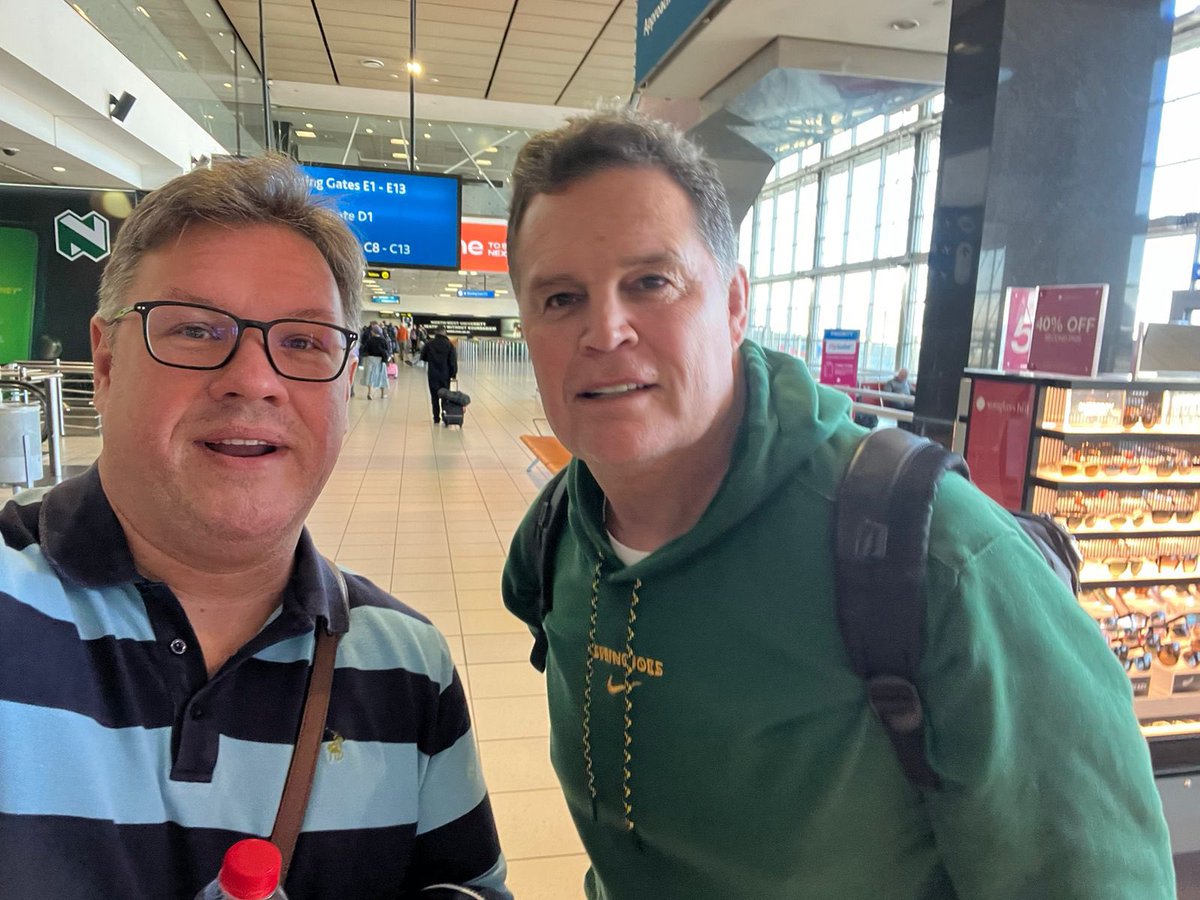 When you the love the Bokke, but you love <a href="/RassieRugby/">Rassie Erasmus</a> more… and your best friend bumps into him only for you to miss the call…..Foktog!