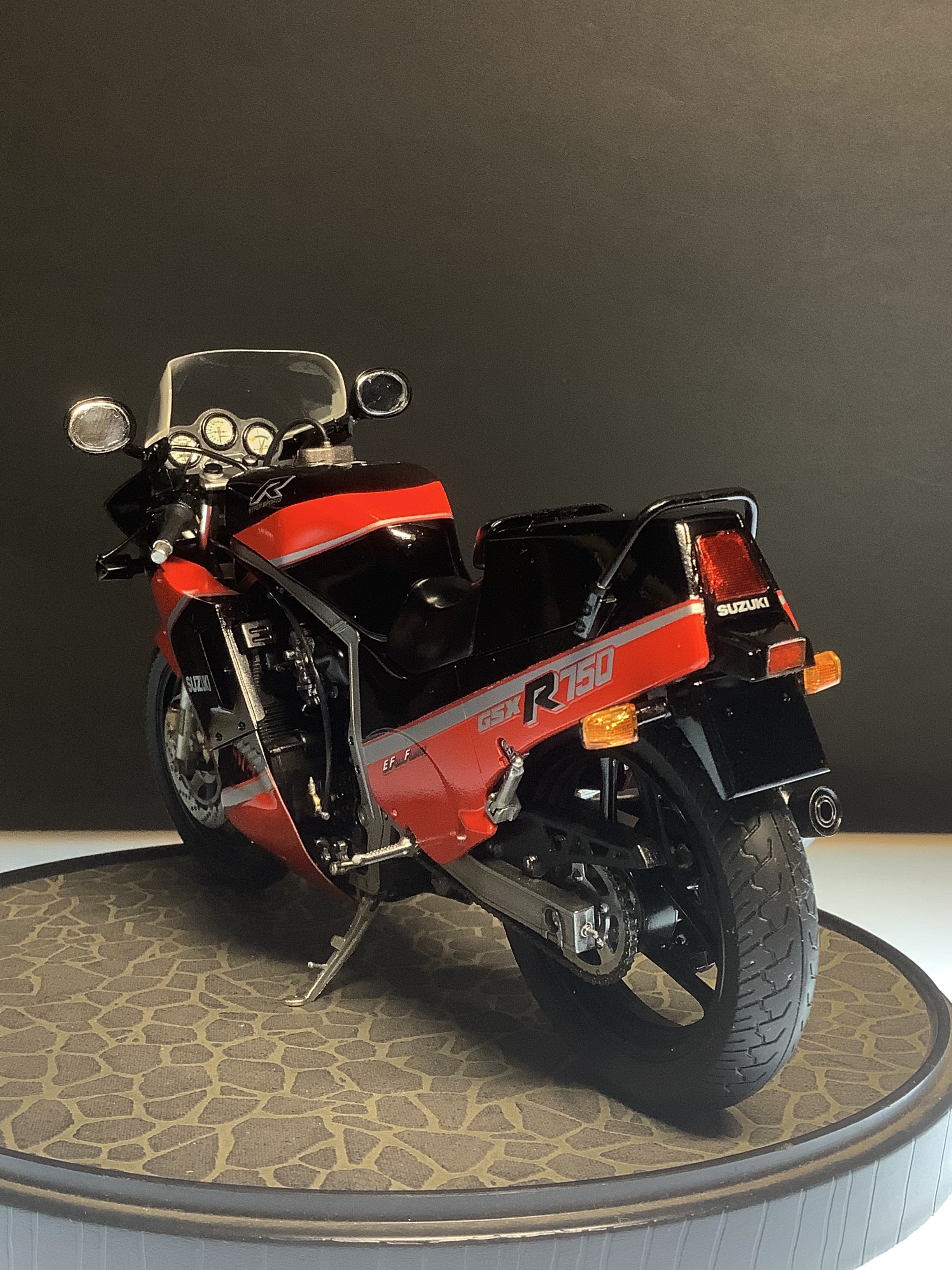 ピ*ー様 ハセガワ １/12 スズキGSX-R750「あぶない刑事」塗装済み完成 ピ*ー様 ハセガワ 1/12 スズキGSX-R750「あぶない刑事」塗装済み完成